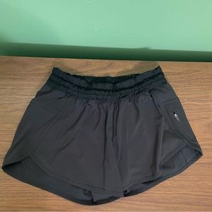 Lululemon tracker low rise 4” black shorts, EUC, size 6